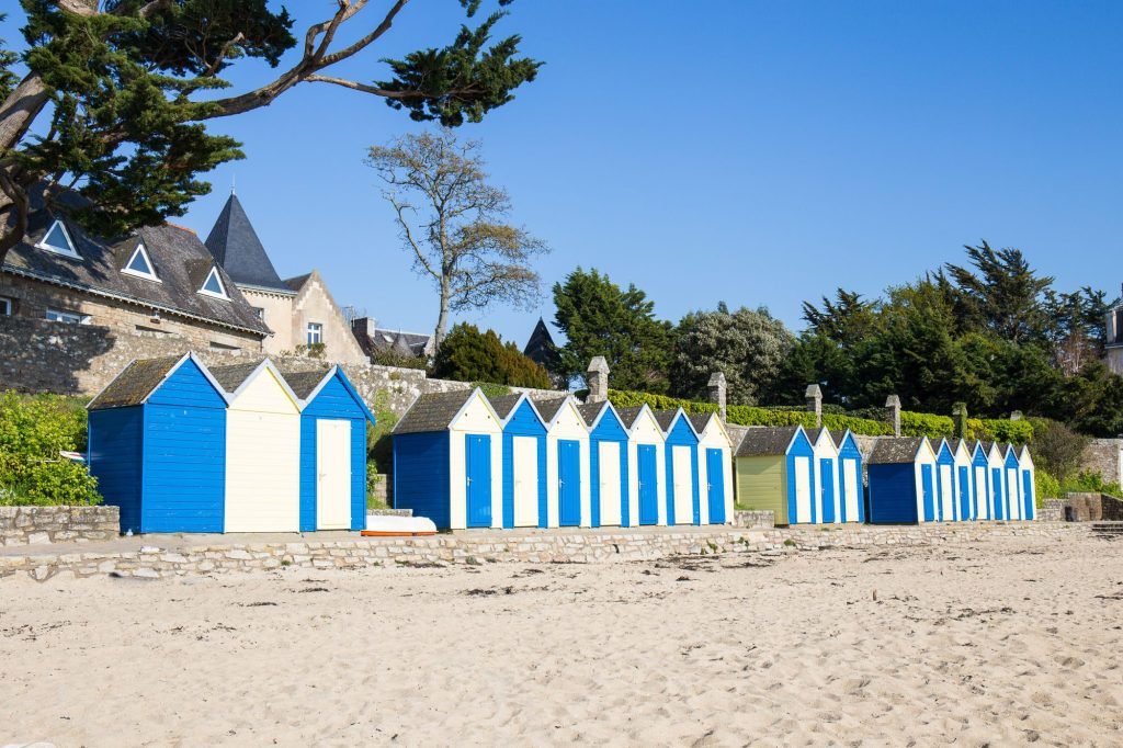 Cabines de plage bleues